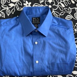 (320)NWOT Mens long sleeve dress shirt by Jos A Bank.  15 1/2–34. Royal blue.